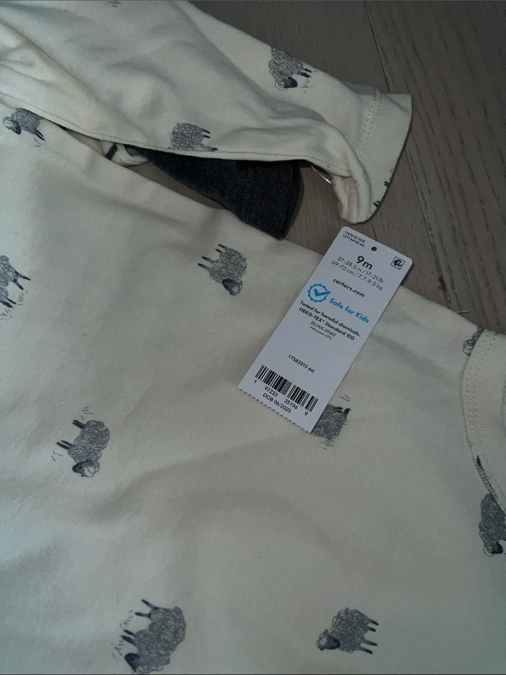 Carter's - 4 onesies set
